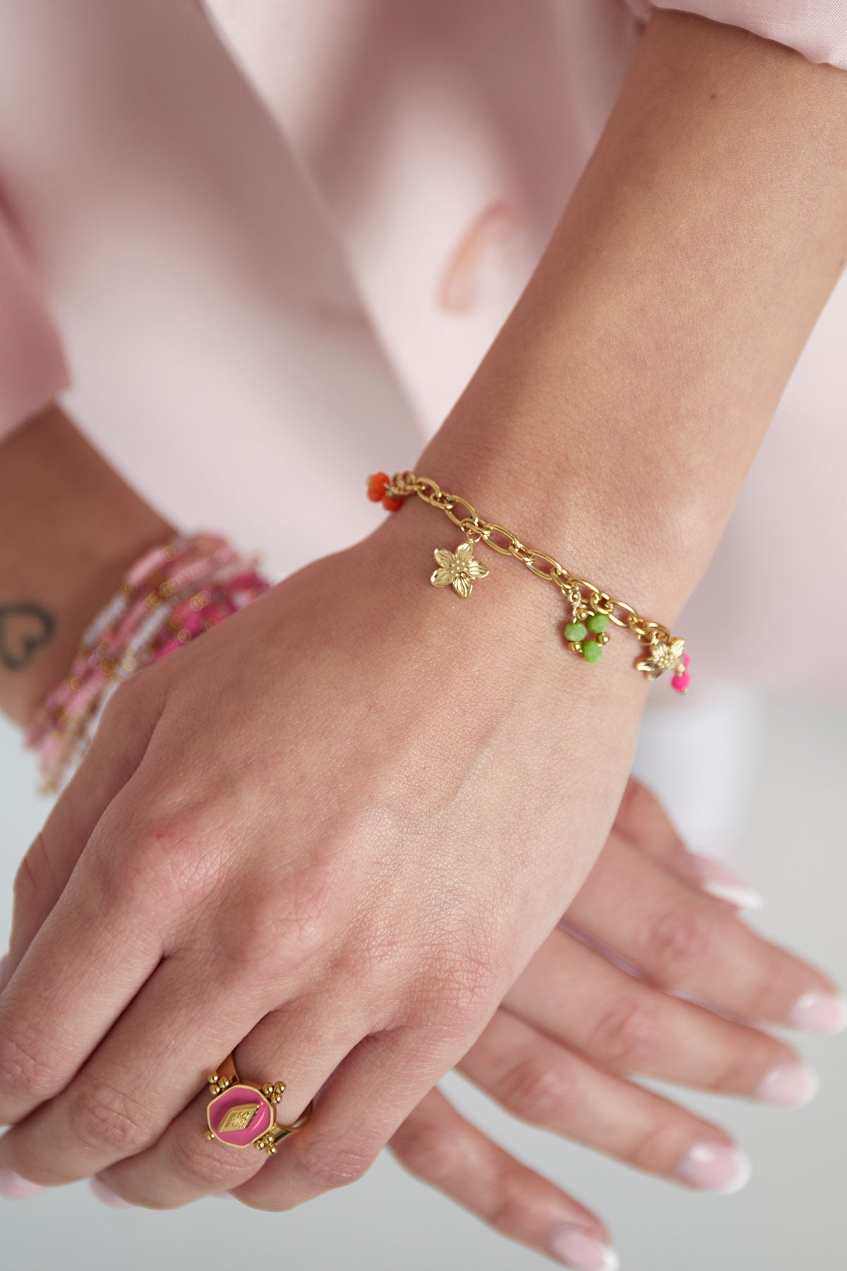 Bedelarmband met bloemetjes